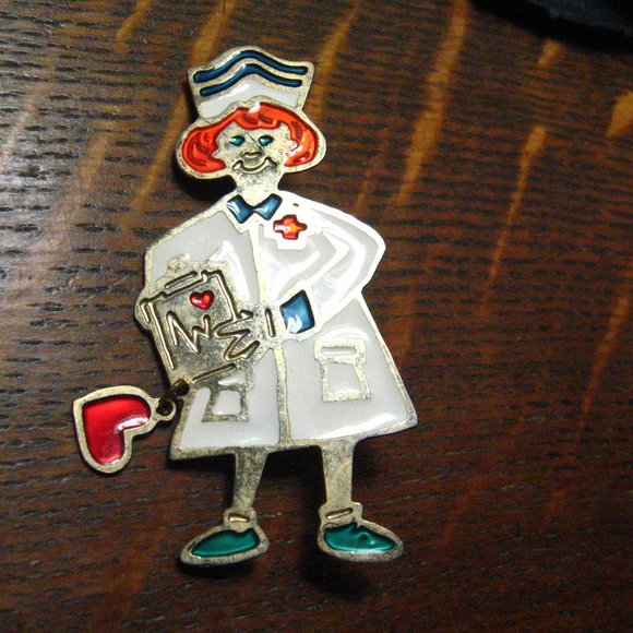 Medical Nurse Love Heart Vintage Lapel Pin - Picture 1 of 4